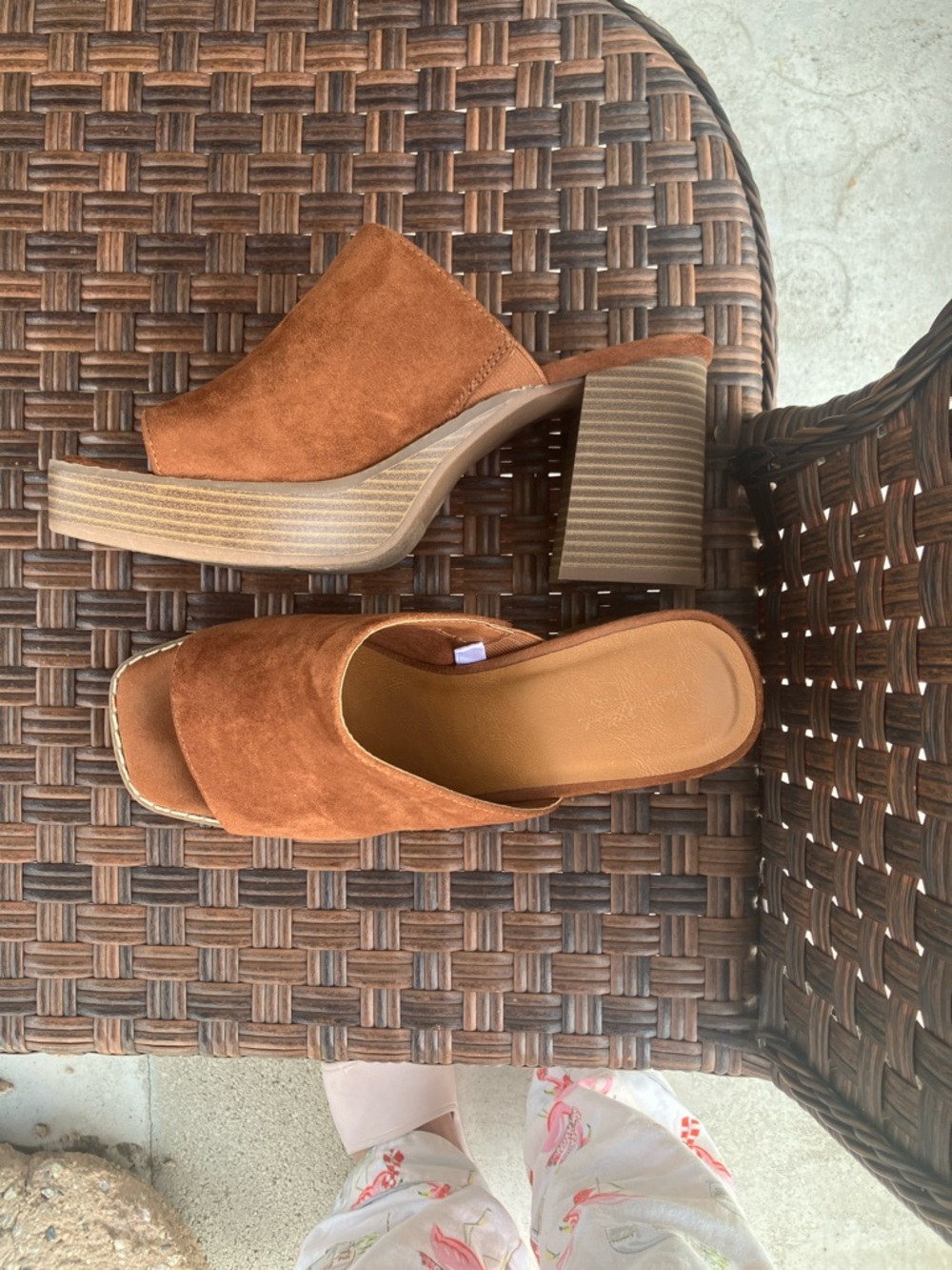 Universal Thread Tan Faux Suede Platform Mule Heels - Picture 2 of 6
